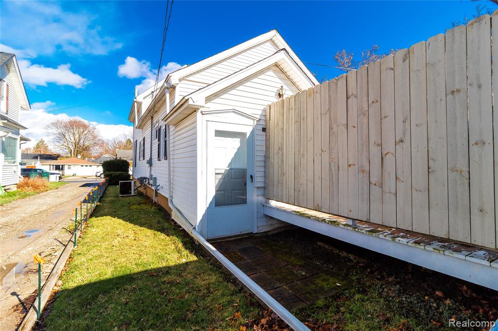 825 N Main Street, Lapeer, MI 48446 — Photo 42