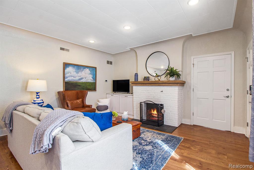 155 N Main Street, Clarkston, MI, 00000