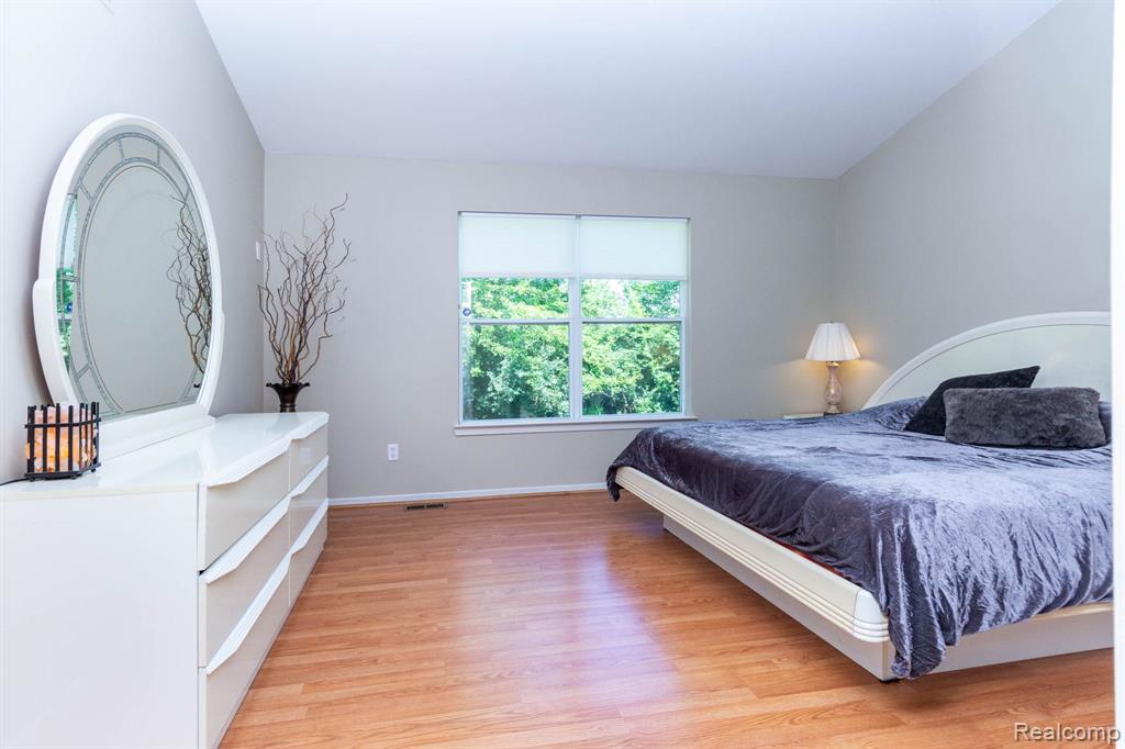 487 N Oak Drive, Commerce Twp, MI 48390 — Photo 18