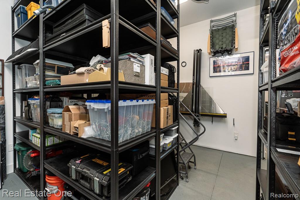 426 W University Drive, Rochester, MI 48307 — Photo 17