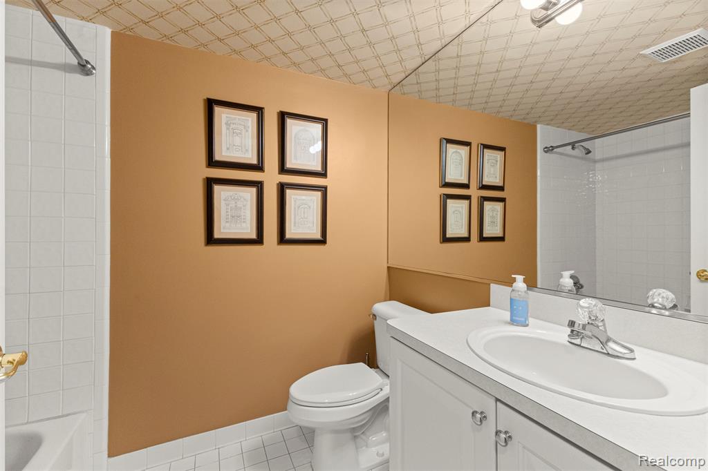 6 Bradford Court, Dearborn, MI 48126 — Photo 36