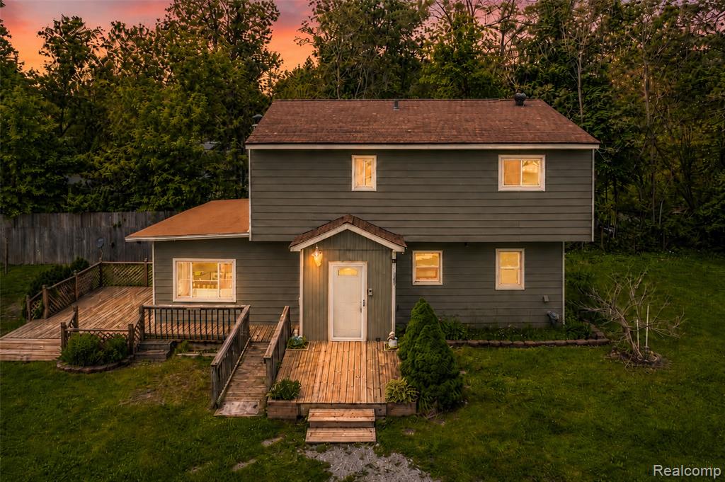 11388 Sunset Boulevard, Pinckney, MI 48169