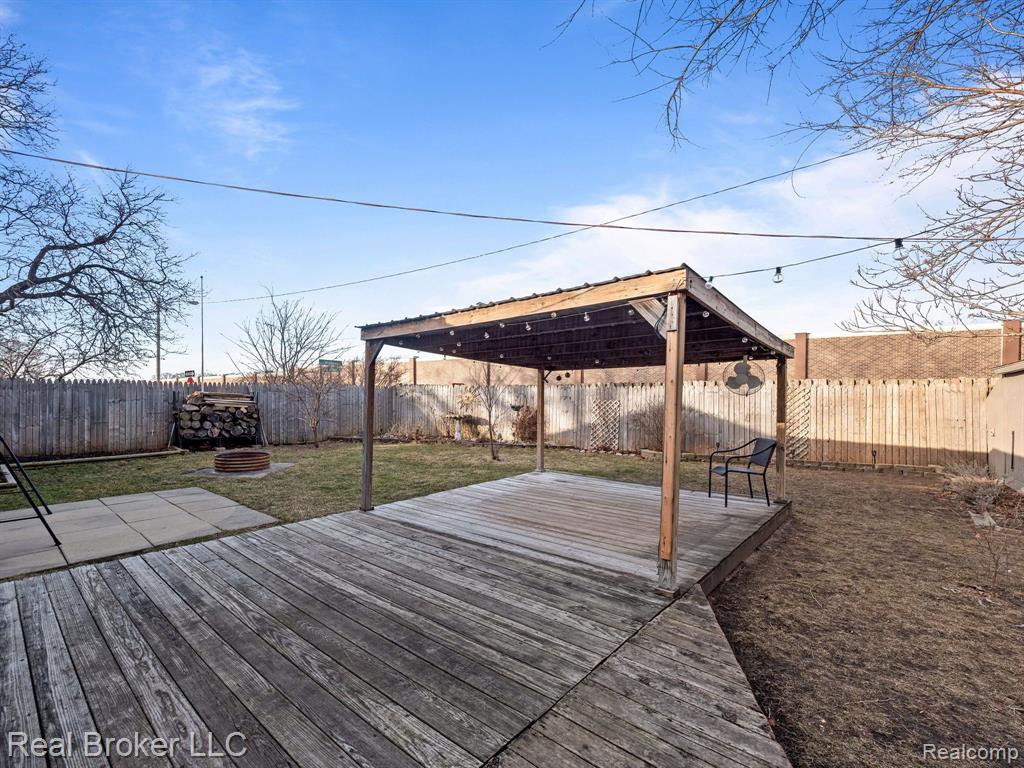 963 E MADGE Avenue, Hazel Park, MI 48030 — Photo 23
