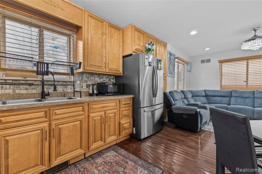 6795 Heyden Street, Dearborn Heights, MI 48127 — Photo 9