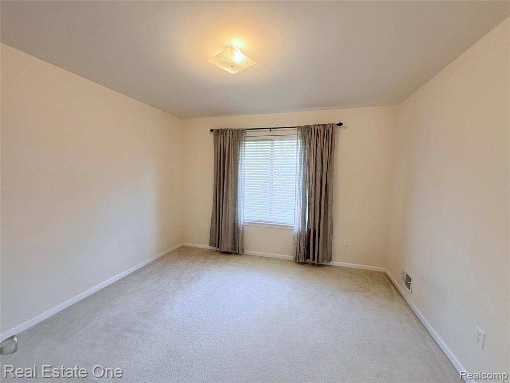 6178 Elarz Drive, Troy, MI 48085 — Photo 20