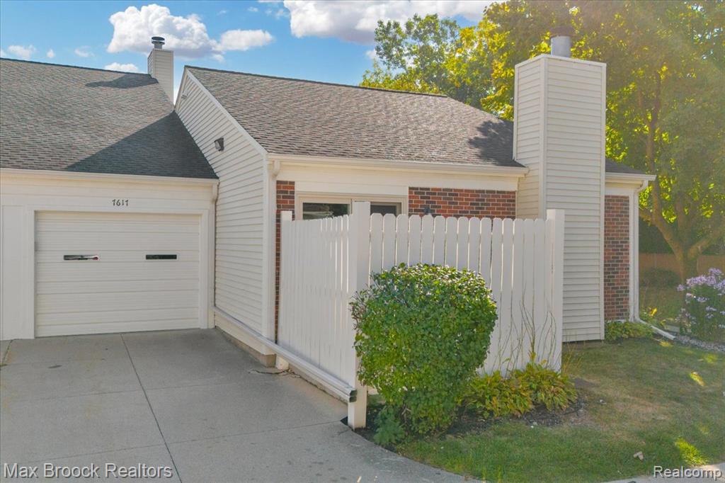 7617 Woodview Drive, Waterford, MI 48327 — Photo 28