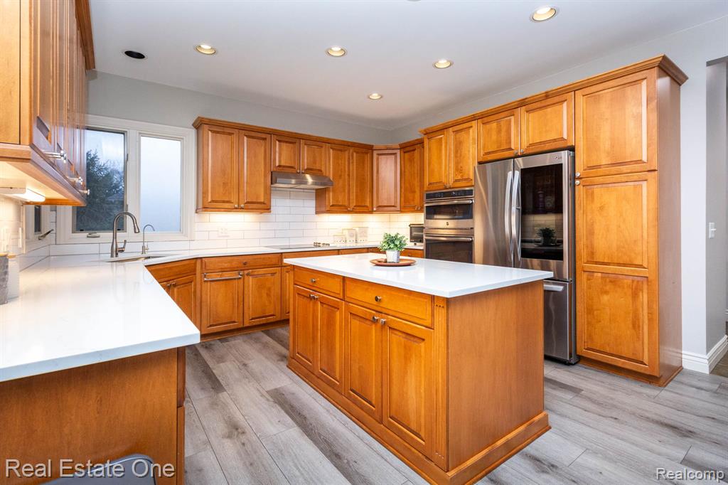 6536 Chatham Circle, Rochester Hills, MI 48306 — Photo 13