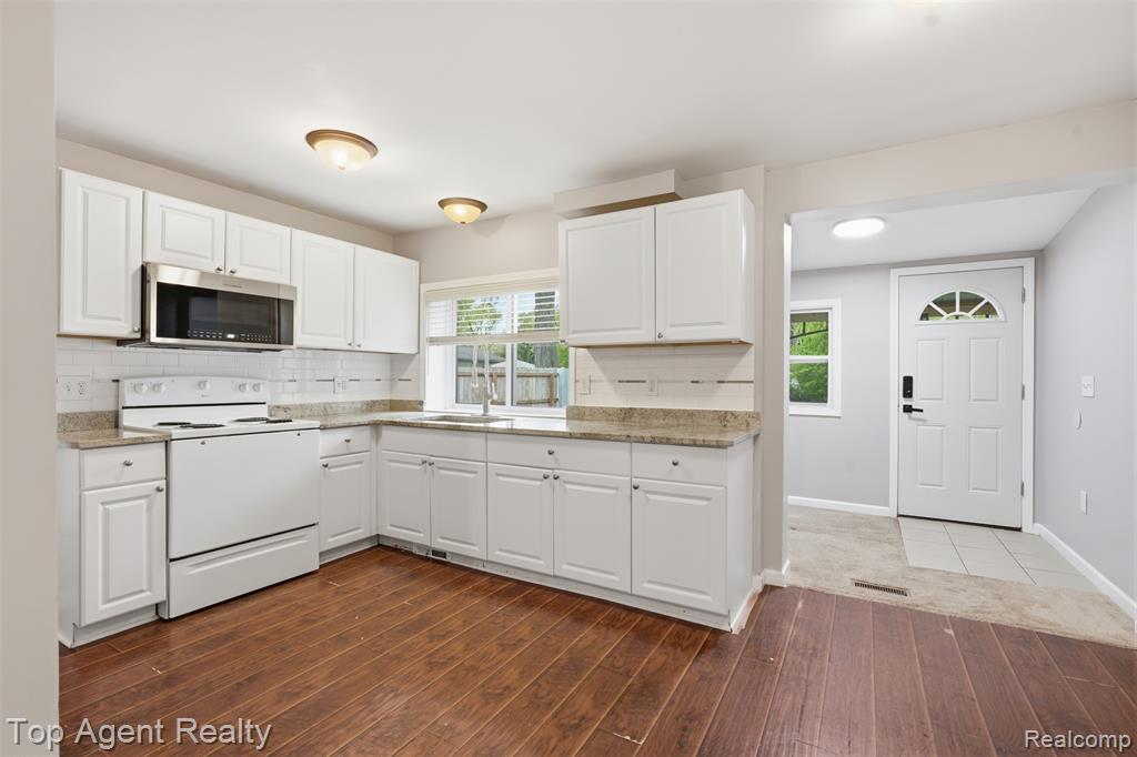 7048 Lapham, Waterford, MI 48329 — Photo 9