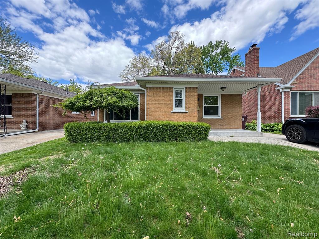 8639 WARREN Boulevard, Center Line, MI 48015 — front exterior