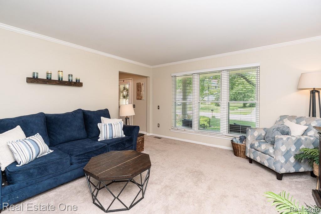 606 Whitney Drive, Rochester Hills, MI 48307 — Photo 6