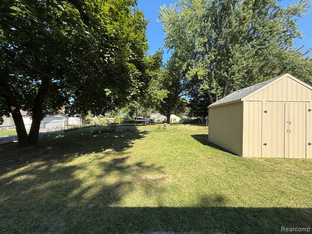 511 Alfred Court, Ortonville, MI 48462 — Photo 12