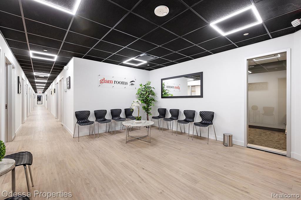 21999 Farmington Road, Farmington, MI, 48336