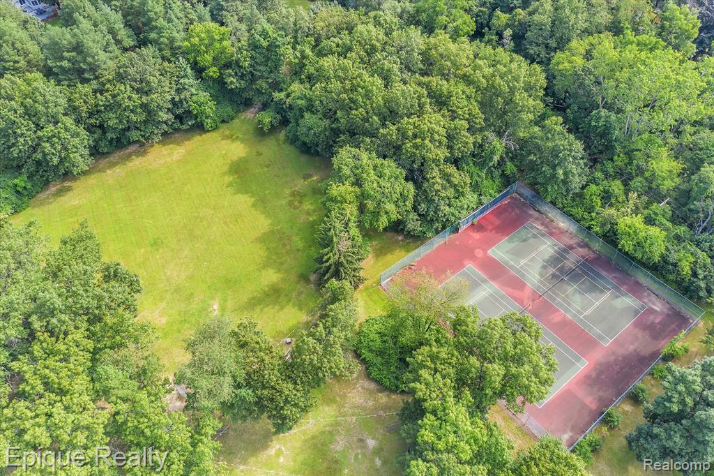 7441 Honeysuckle Road, West Bloomfield, MI 48324 — Photo 37