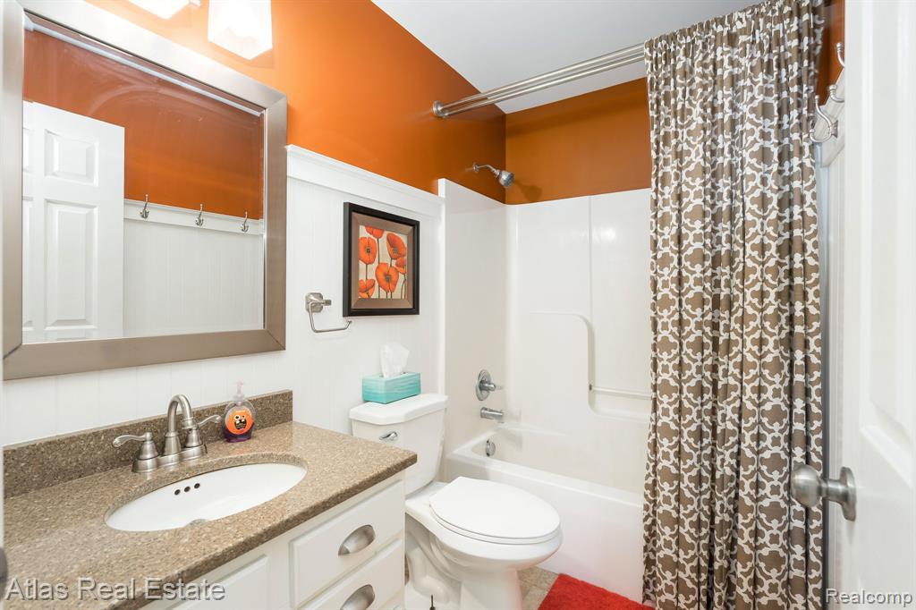 4400 Pebble Creek Boulevard, Burton, MI 48439 — Photo 29