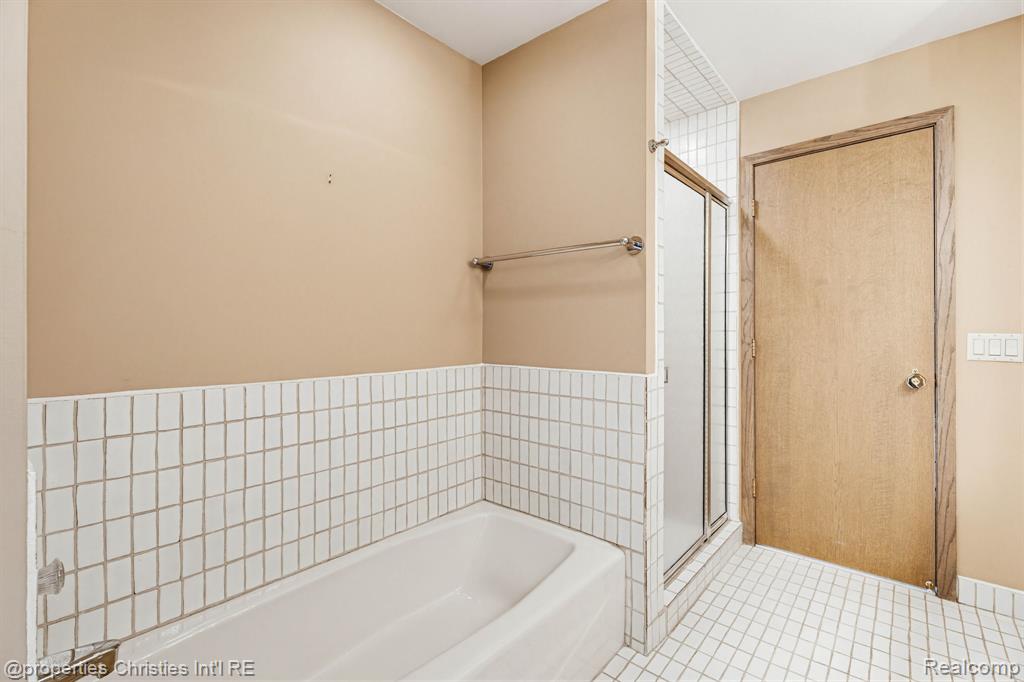 1743 Beechwood Way, Bloomfield Hills, MI 48302 — Photo 28