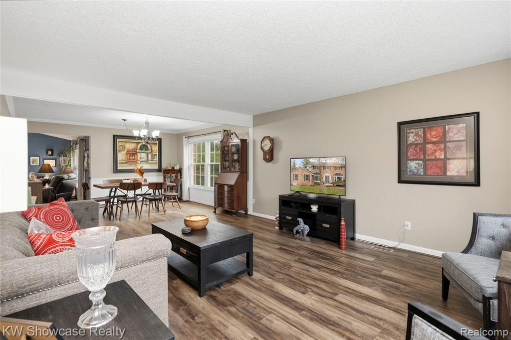 6144 Venice Drive, Commerce Twp, MI 48382 — Photo 8
