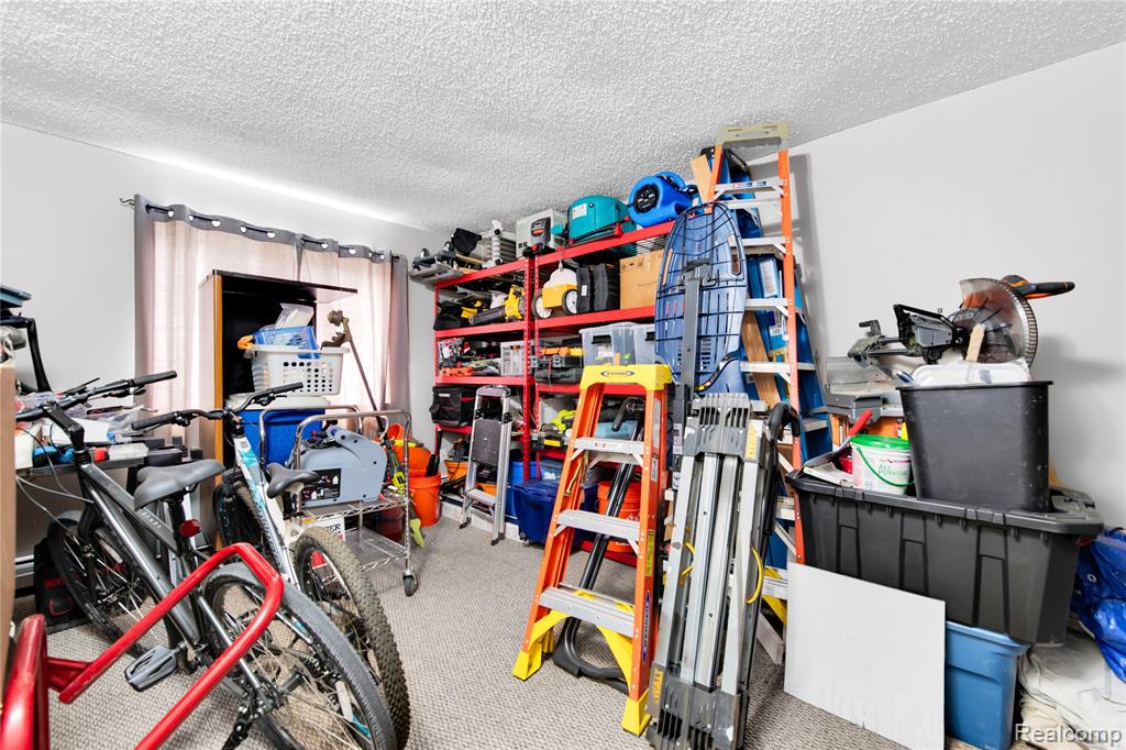 2952 PRYNNE Street, Keego Harbor, MI 48320 — Photo 40