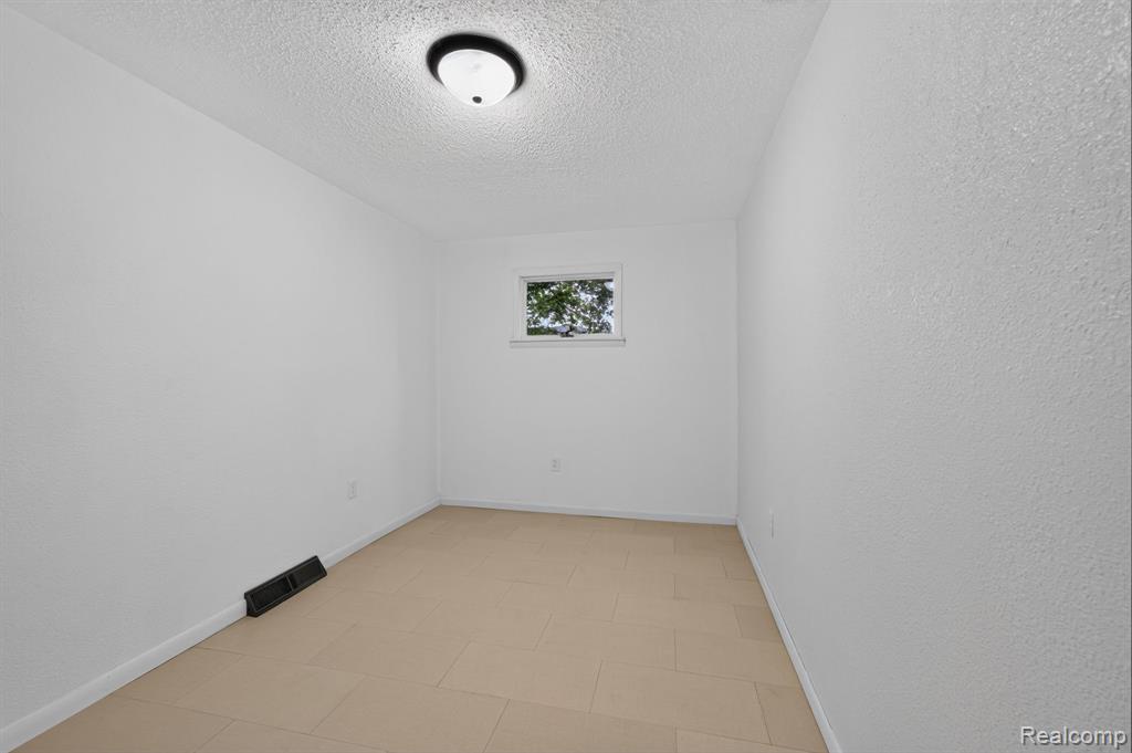 9288 Hilda Lane, Flushing, MI 48433 — Photo 31