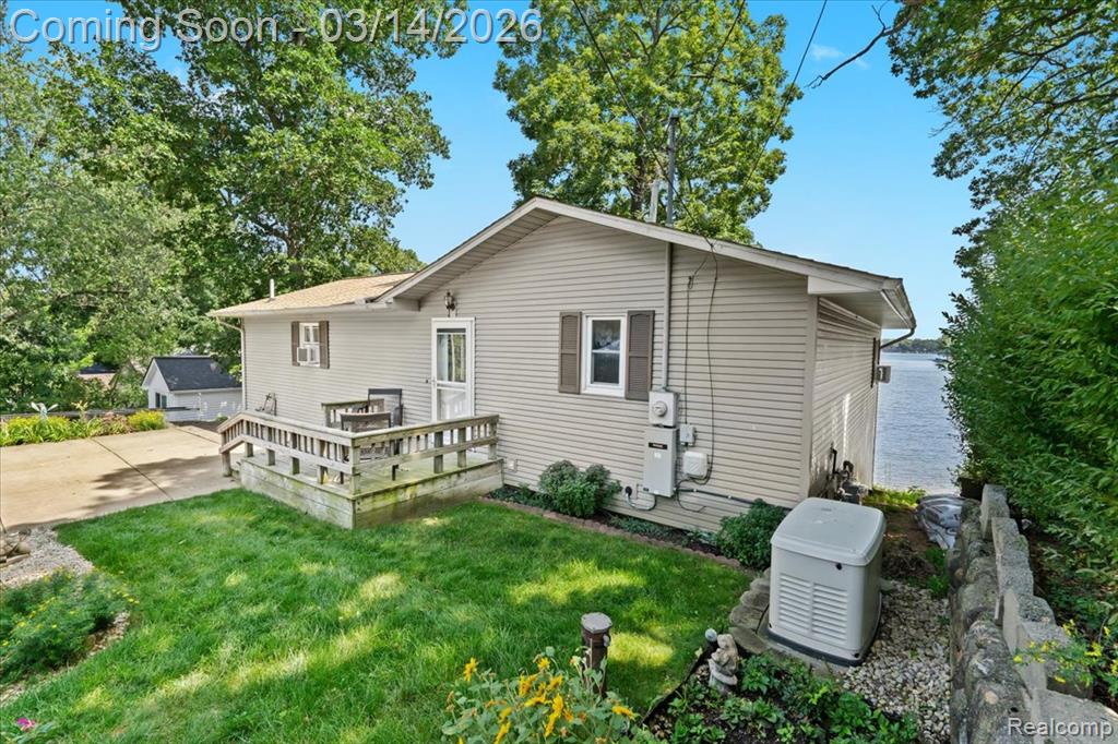 978 Ridge Court, Chelsea, MI 48118 — Photo 3