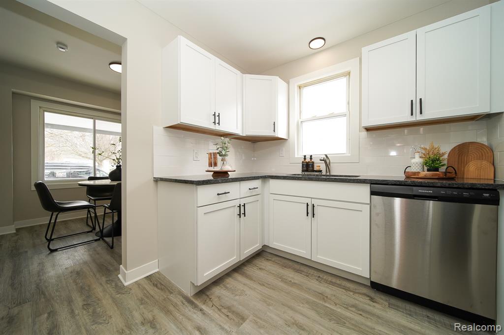 19348 Woodcrest Street, Harper Woods, MI 48225 — Photo 23