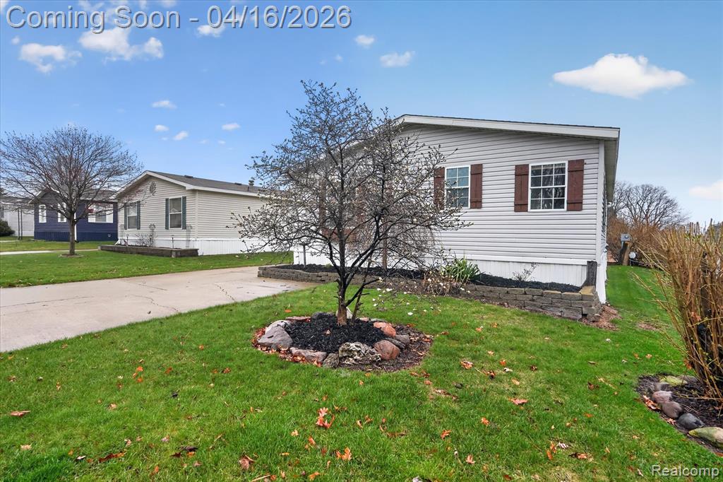 11542 Clearwater Dr, Fenton, MI 48430 — Photo 2