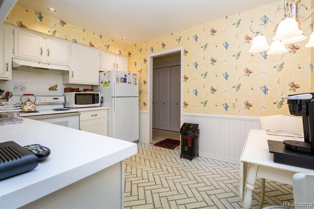 8337 Colony Drive, 1, Grosse Ile, MI 48138 — Photo 13