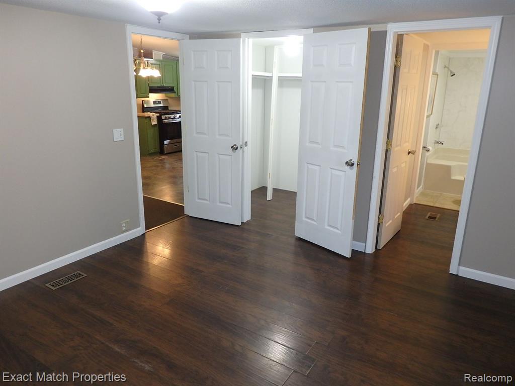 409 LAKEVIEW Street, Holly, MI 48442 — Photo 23