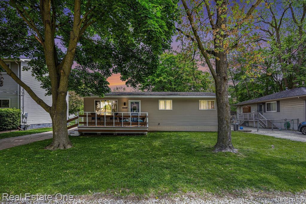 44080 DAVIS, Utica, MI 48317 — Photo 2