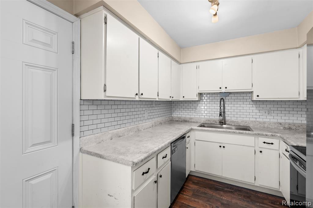 24525 Seaton Circuit E, 17, Warren, MI 48091 — Photo 12