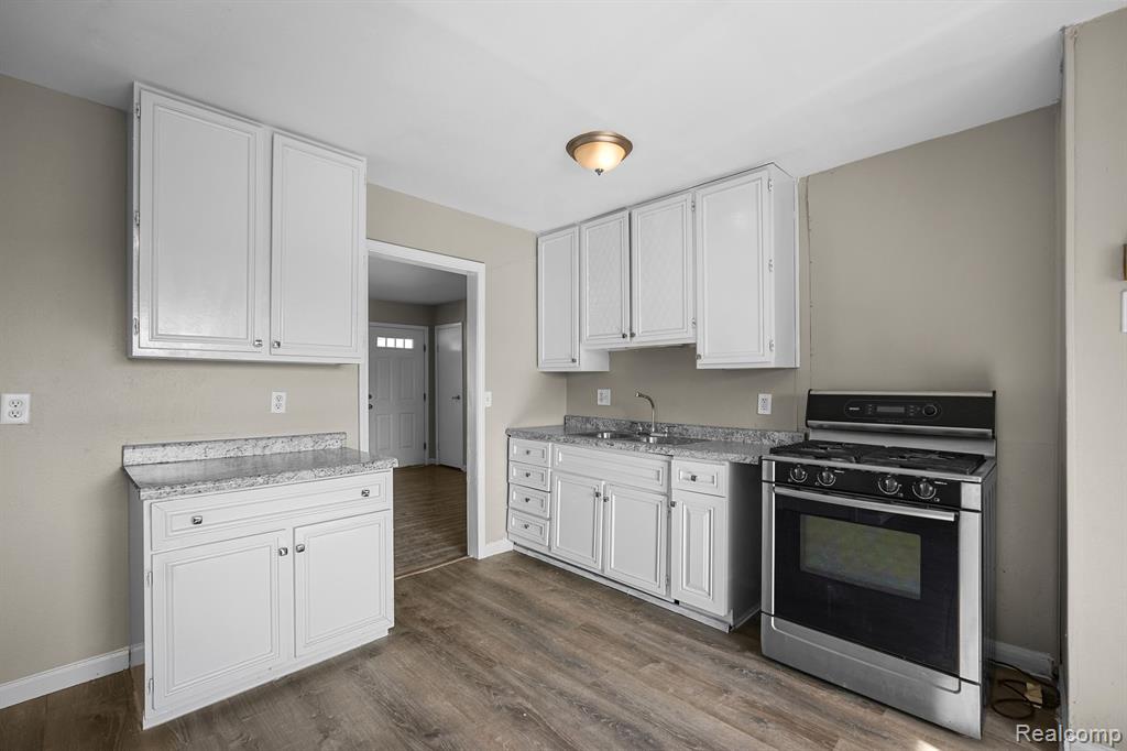 8750 WELDWOOD Drive, Monroe, MI 48162 — Photo 12