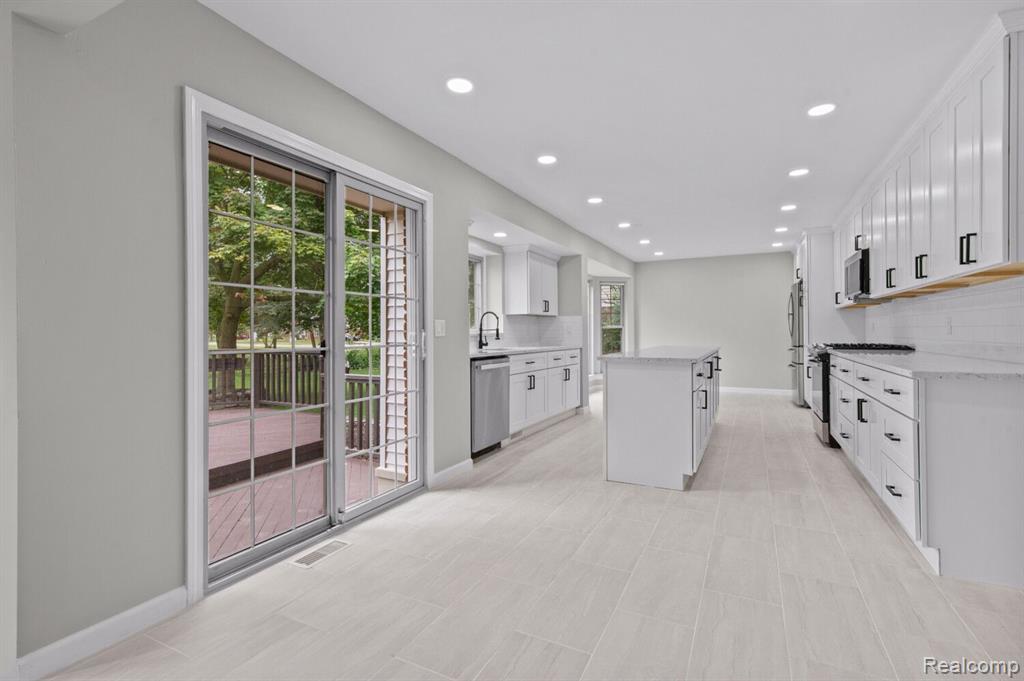 6536 Weathersfield Way, Canton, MI 48187 — Photo 9