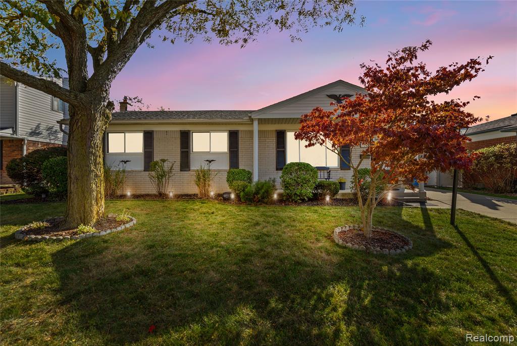 922 Canterbury Drive, Madison Heights, MI 48071 — front exterior