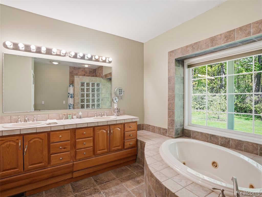 5790 Roberts Road, Cottrellville, MI — Photo 49