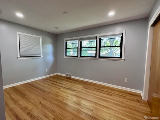 8429 Whitefield Street, Dearborn Heights, MI 48127 — Photo 12