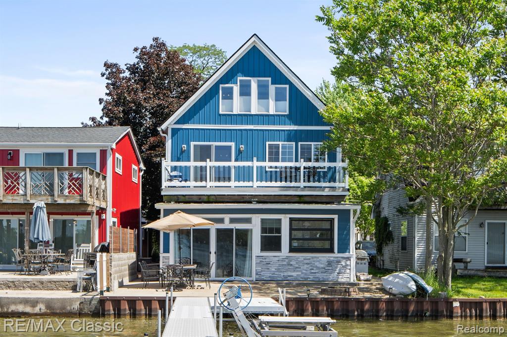 11478 E Shore Drive, Whitmore Lake, MI 48189