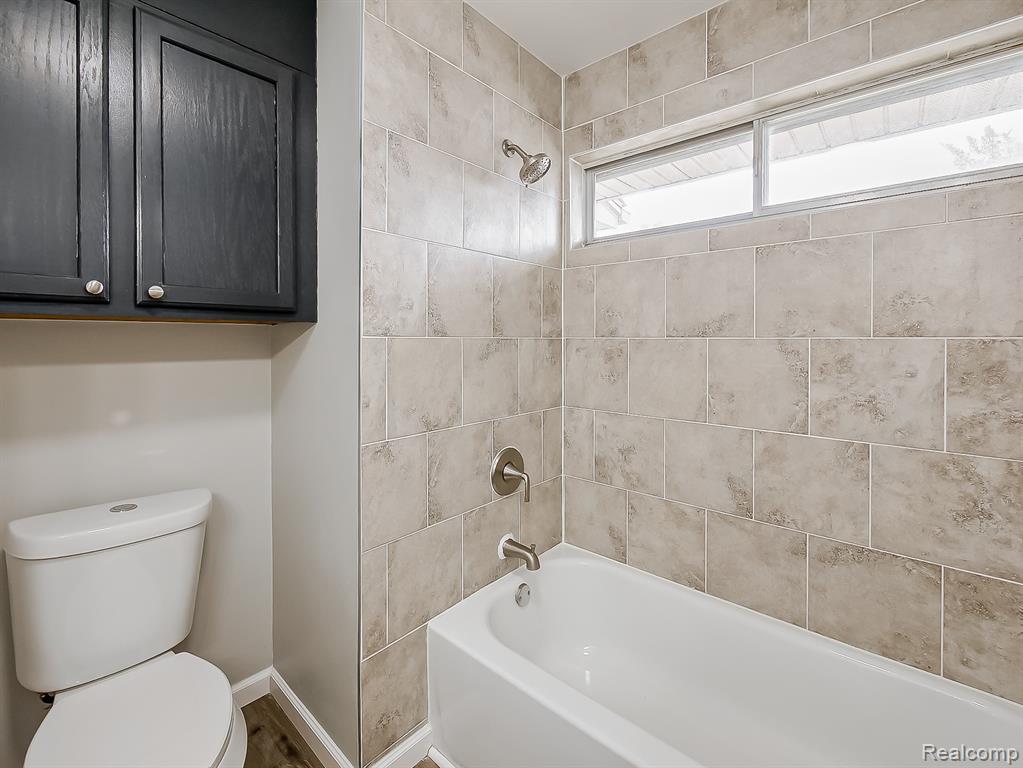 132 Huronview Court, White Lake, MI — Photo 20