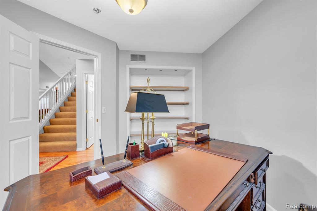 6133 LOCHMORE Drive, Commerce Twp, MI 48382 — Photo 15
