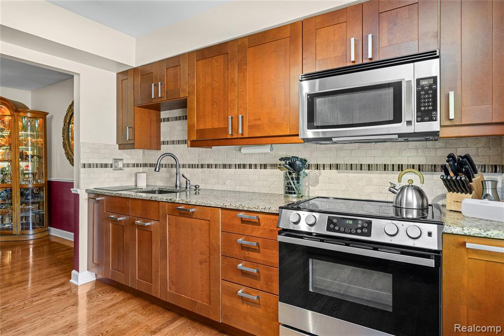 42683 Savoy Court, Northville, MI 48167 — Photo 13