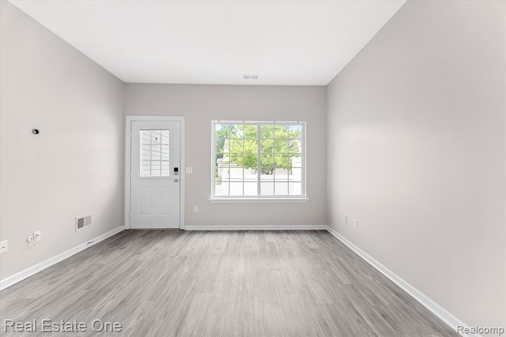26783 Kirkway Circle, Woodhaven, MI 48183 — Photo 2