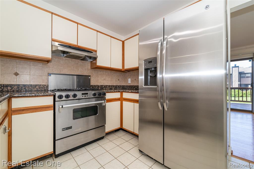 6250 Potomac Circle, West Bloomfield, MI — Photo 16