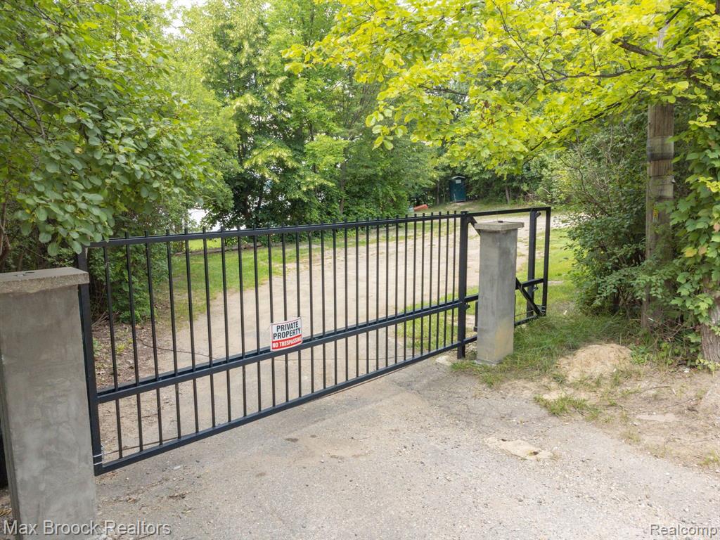 4053 HARBOR VISTA Drive, Orchard Lake Village, MI 48323 — Photo 21
