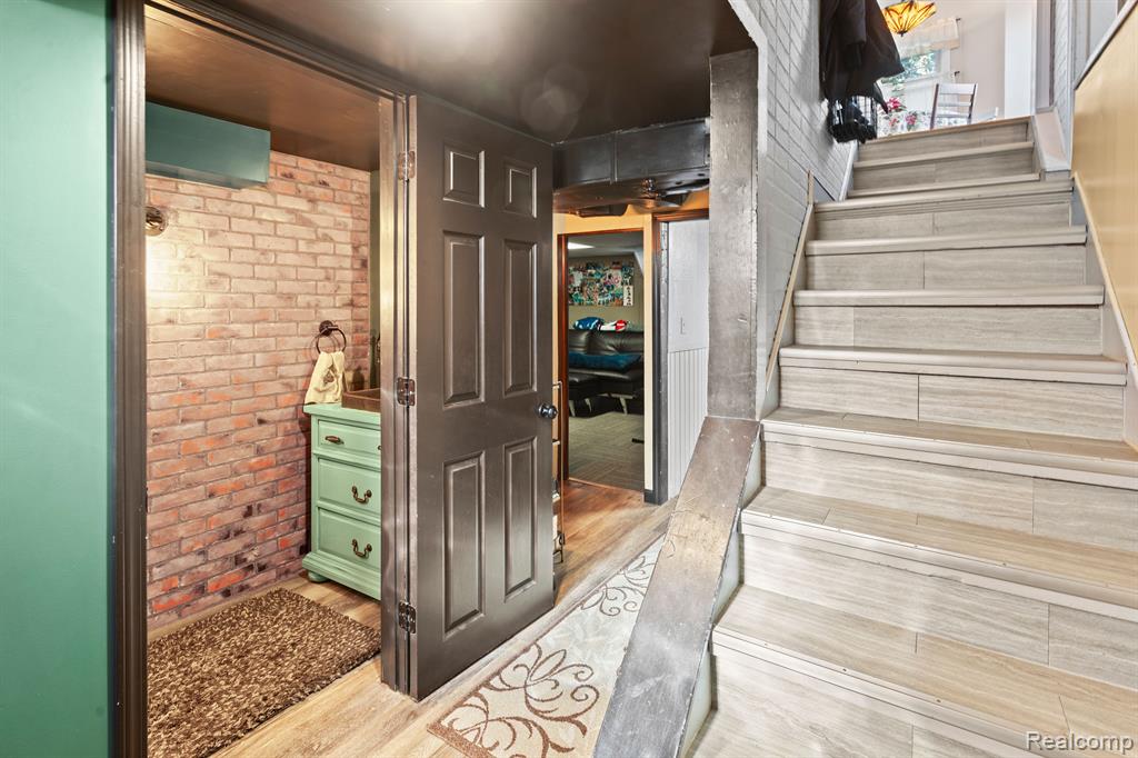9806 BERWICK Street, Livonia, MI 48150 — Photo 29