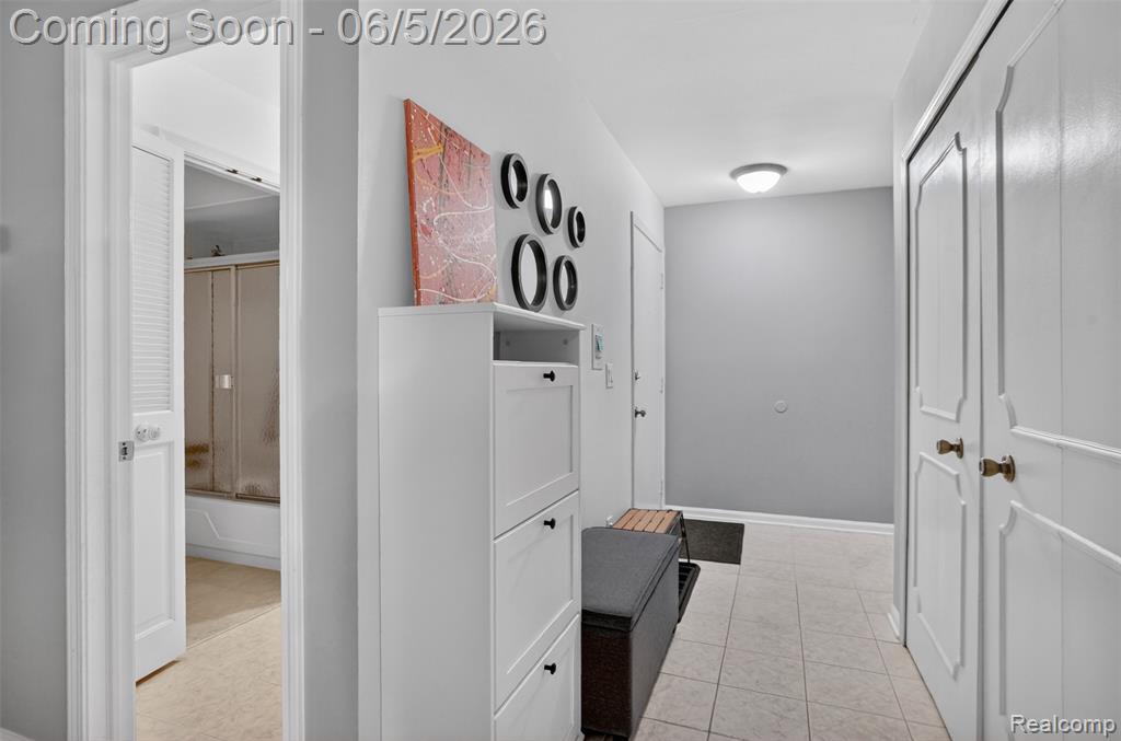 2425 Mulberry Square, 42, Bloomfield Hills, MI 48302 — Photo 3