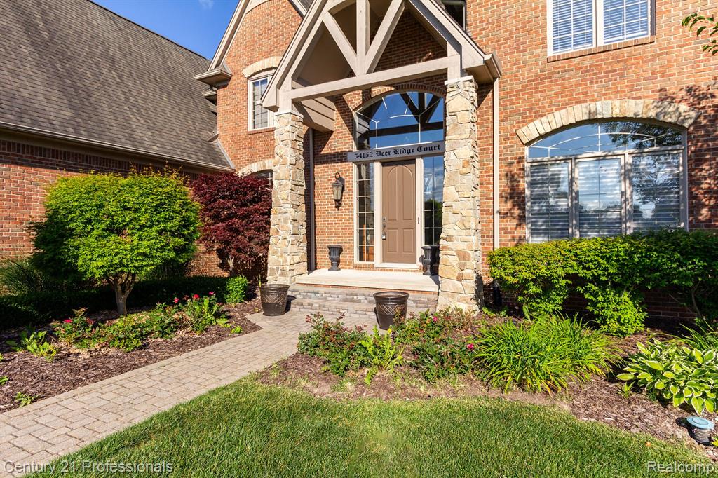 54152 Deer Ridge Court, Rochester, MI 48307 — Photo 5