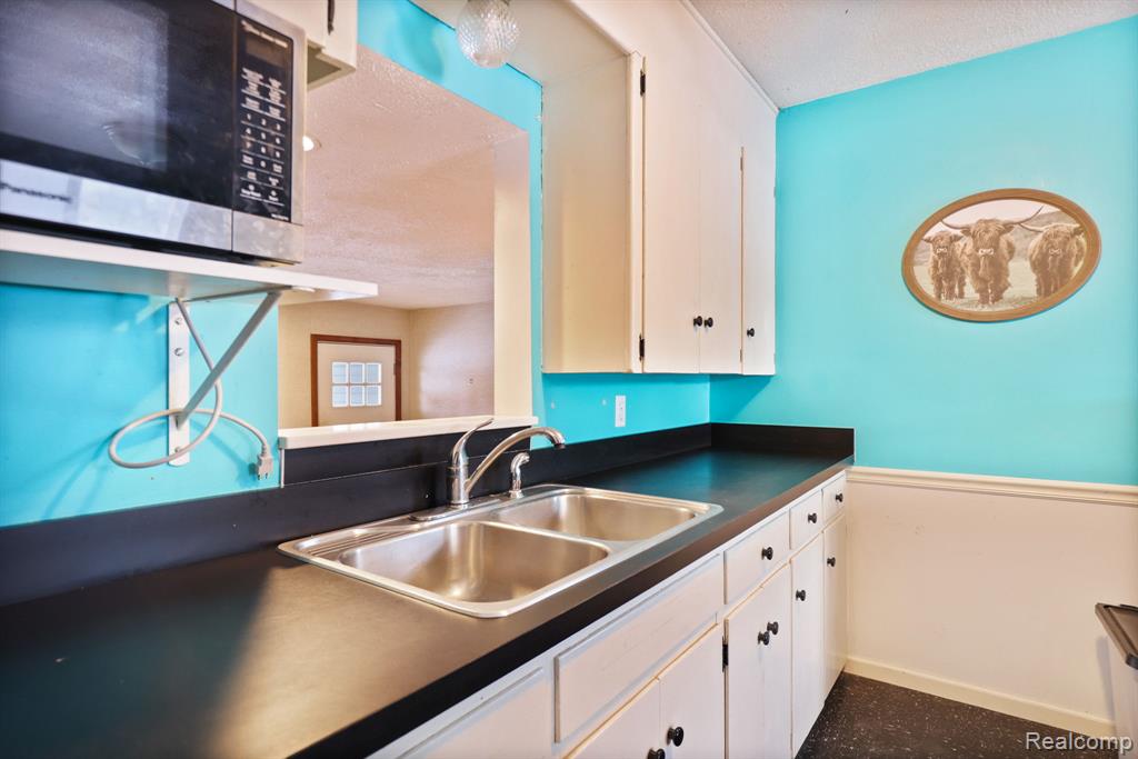 5465 Johnson Road, Flushing, MI 48433 — Photo 17