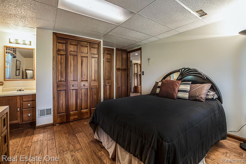 7311 BISCAYNE Court, White Lake, MI 48383 — Photo 35