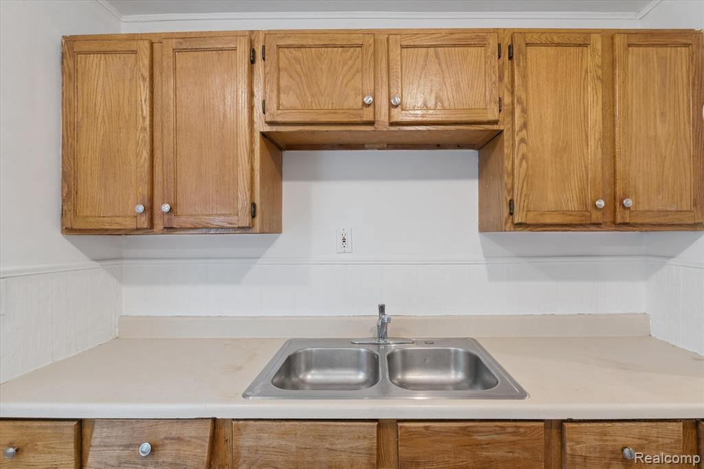 7028 PACKARD Avenue, Warren, MI 48091 — Photo 10