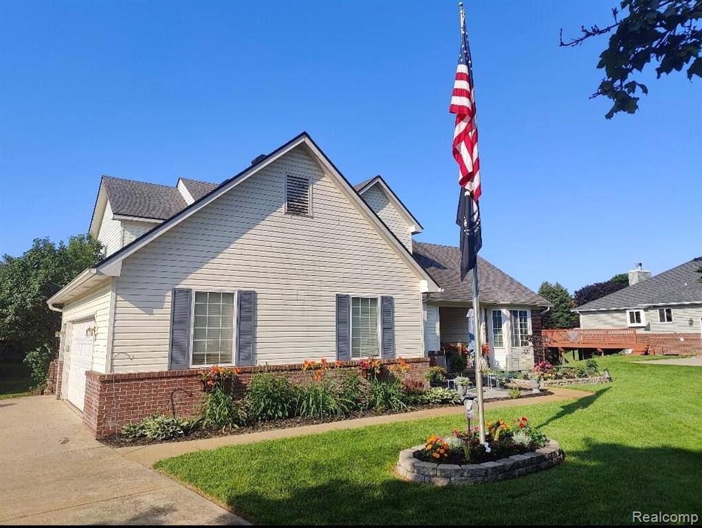 221 Maplewood Drive, 28, Clarkston, MI 48348 — Photo 5
