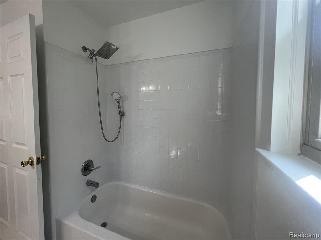 6161 Elarz Drive, Troy, MI 48085 — Photo 35