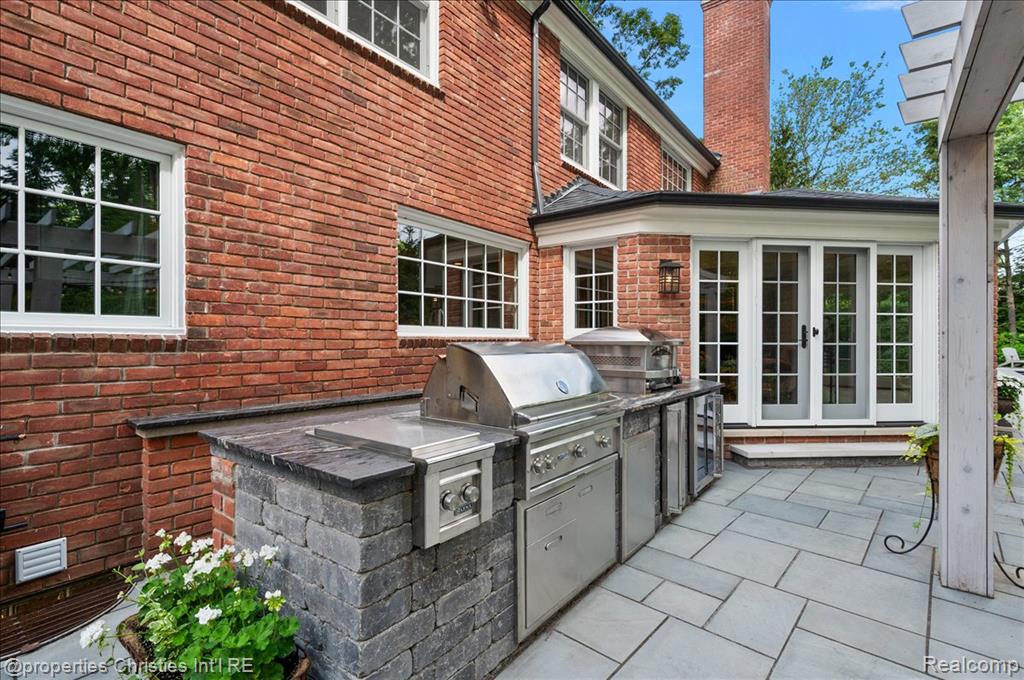 950 E Glengarry Circle, Bloomfield Hills, MI 48301 — Photo 68